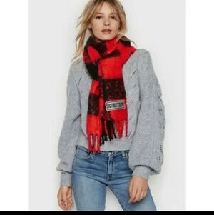Victoria's Secret‎ Buffalo check scarf